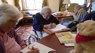 Fun craft afternoon at Tetbury care home